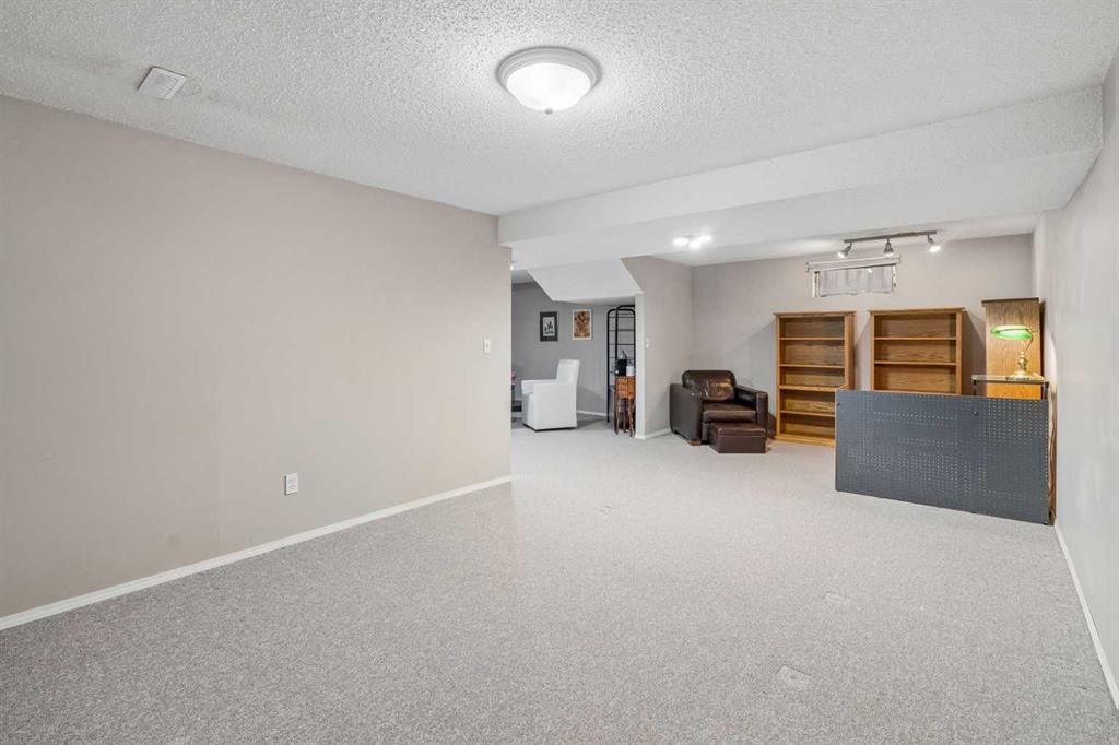 1403 104 Avenue Sw, Calgary, AB