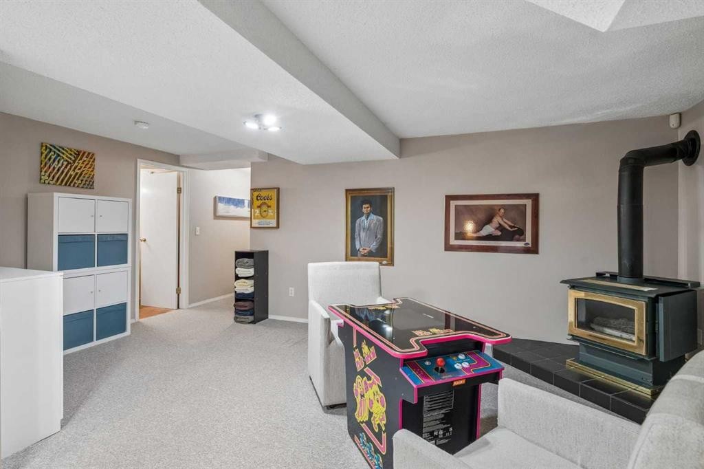 1403 104 Avenue Sw, Calgary, AB