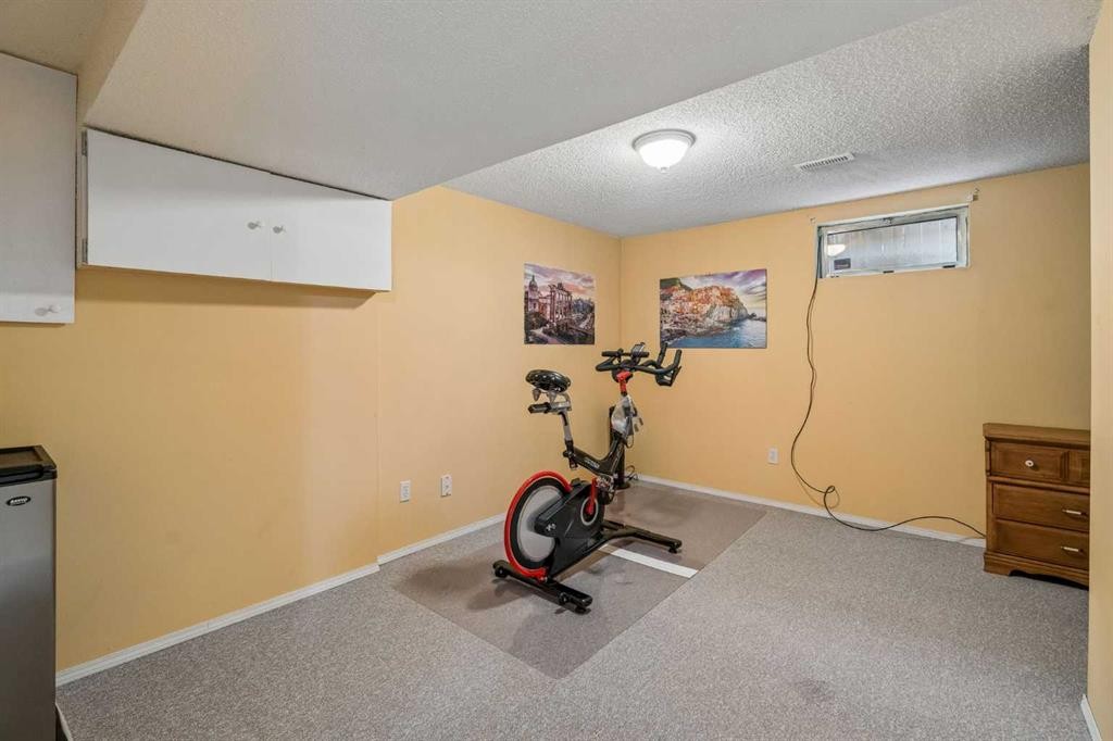1403 104 Avenue Sw, Calgary, AB
