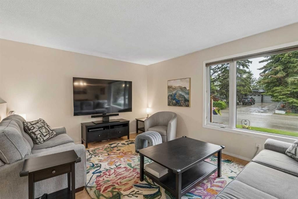 1403 104 Avenue Sw, Calgary, AB