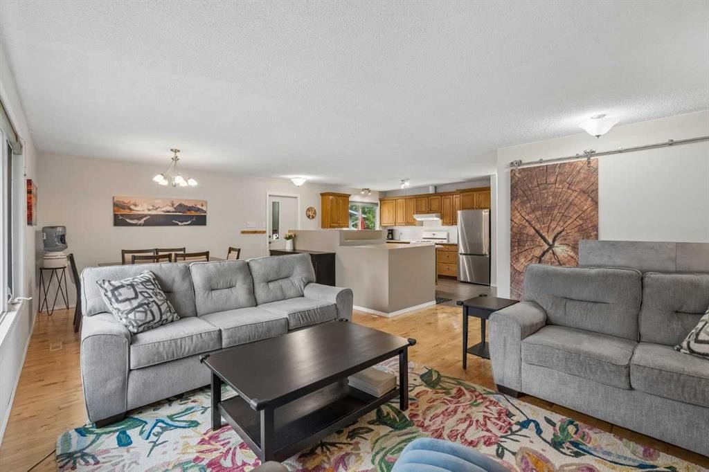1403 104 Avenue Sw, Calgary, AB