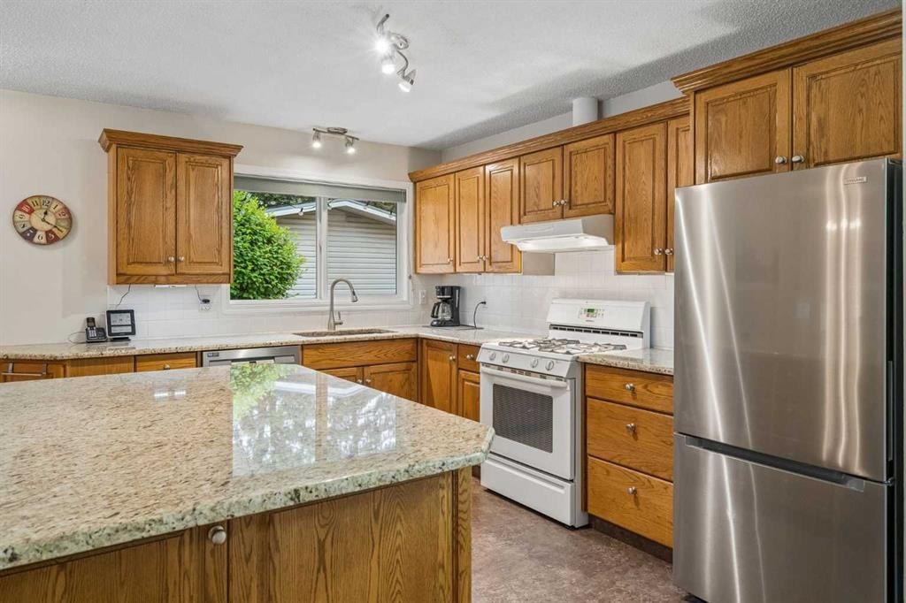 1403 104 Avenue Sw, Calgary, AB