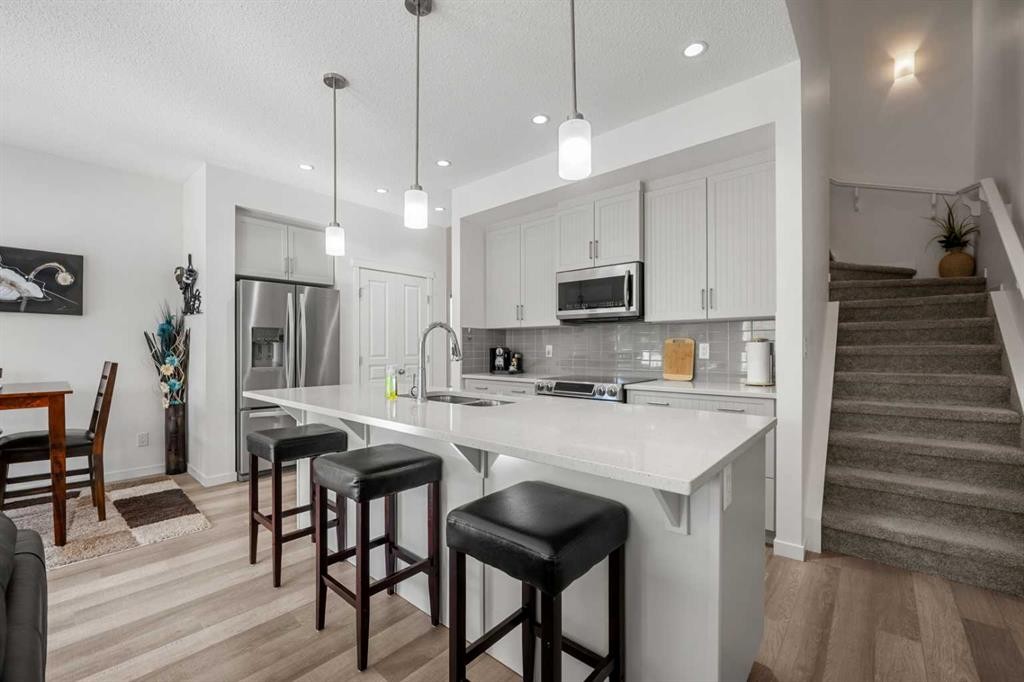 203 Mahogany Grove Se, Calgary, AB