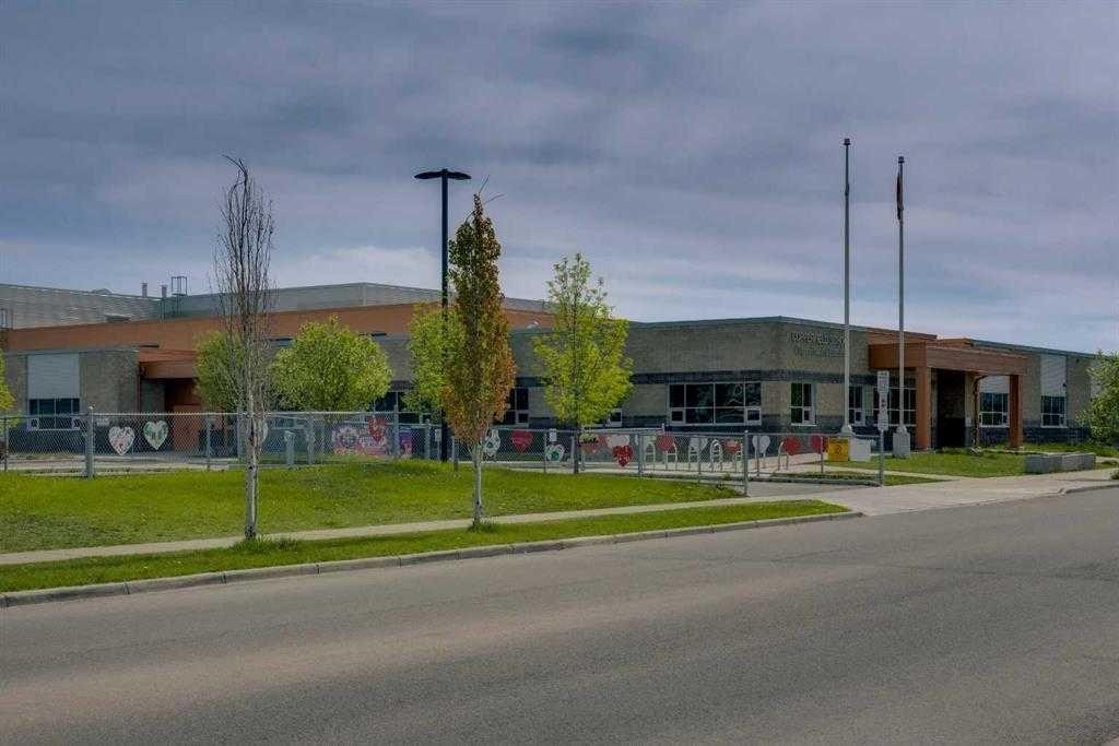 147 Copperstone Park Se, Calgary, AB