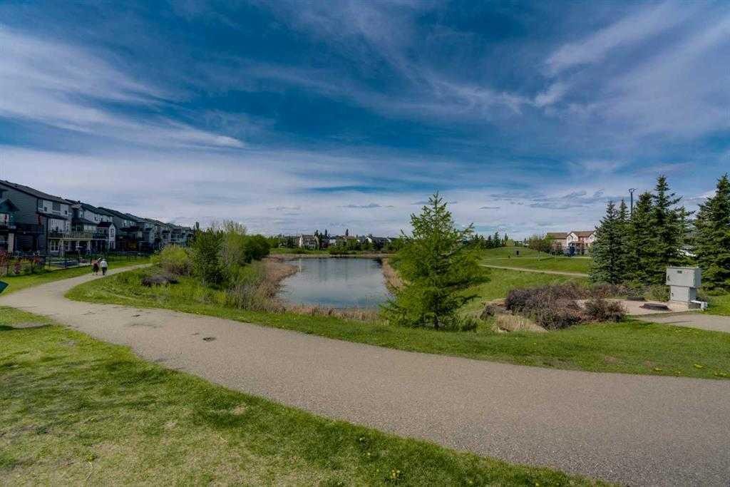 147 Copperstone Park Se, Calgary, AB