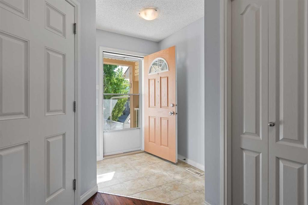 192 Sunset Point, Cochrane, AB