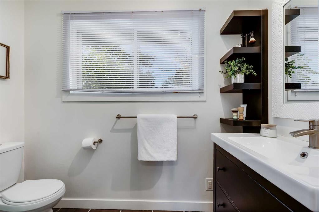 8007 36 Avenue Nw, Calgary, AB
