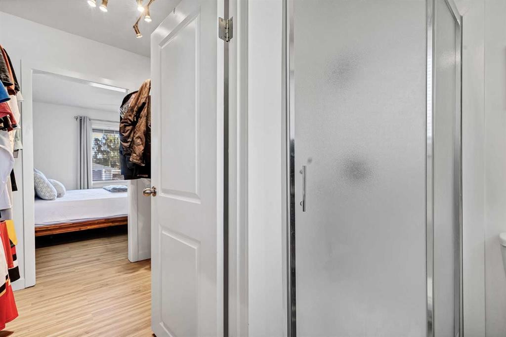 8007 36 Avenue Nw, Calgary, AB