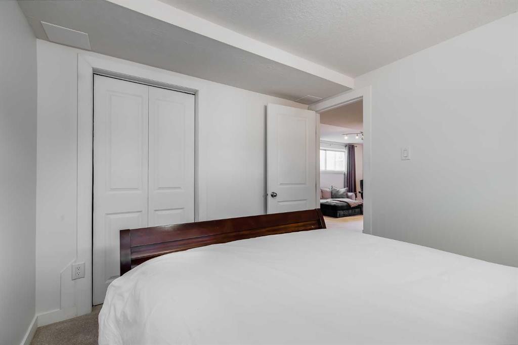 8007 36 Avenue Nw, Calgary, AB