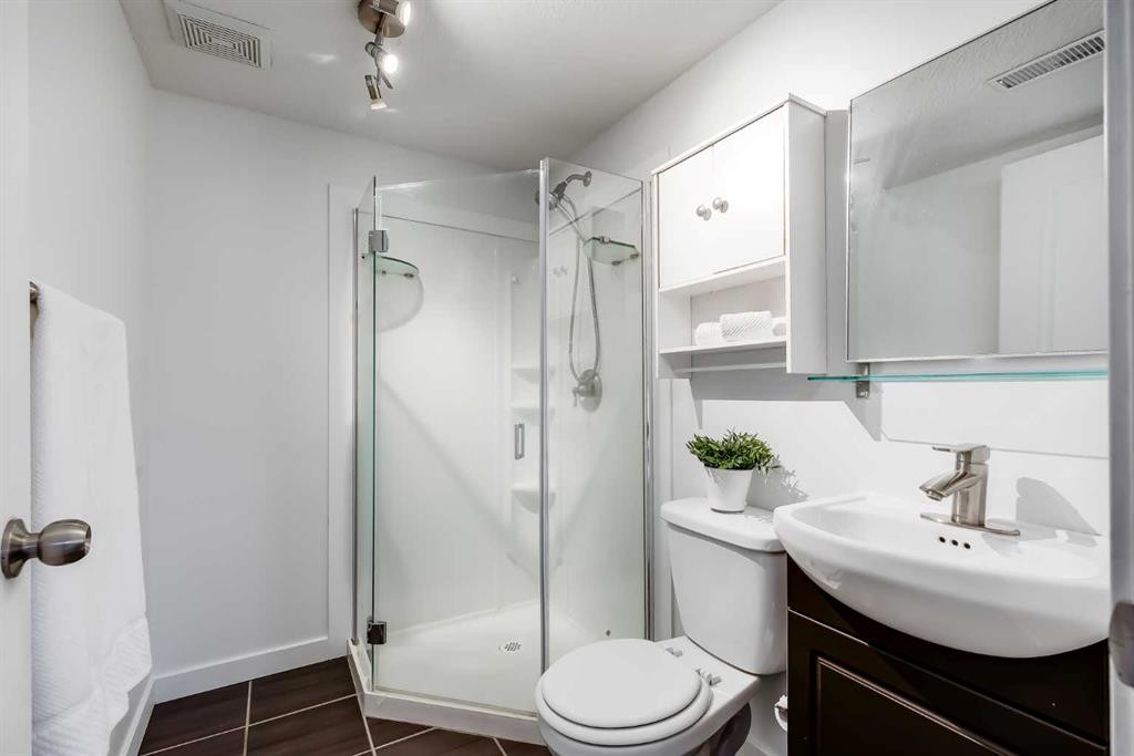 8007 36 Avenue Nw, Calgary, AB