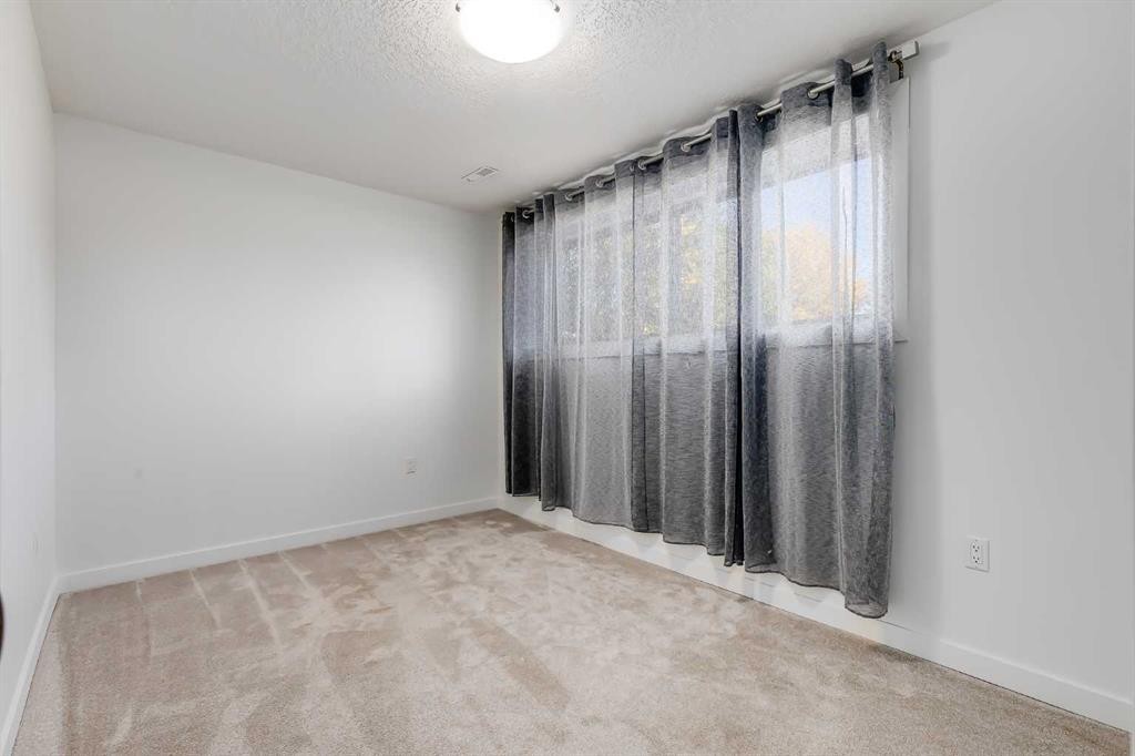 8007 36 Avenue Nw, Calgary, AB