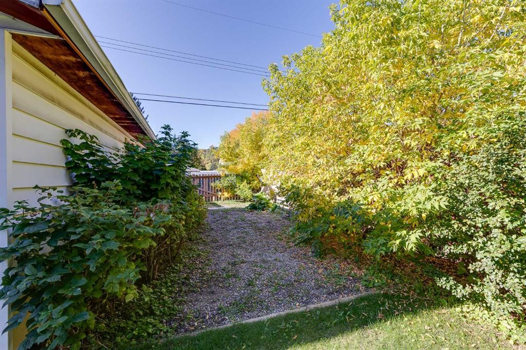 8007 36 Avenue Nw, Calgary, AB