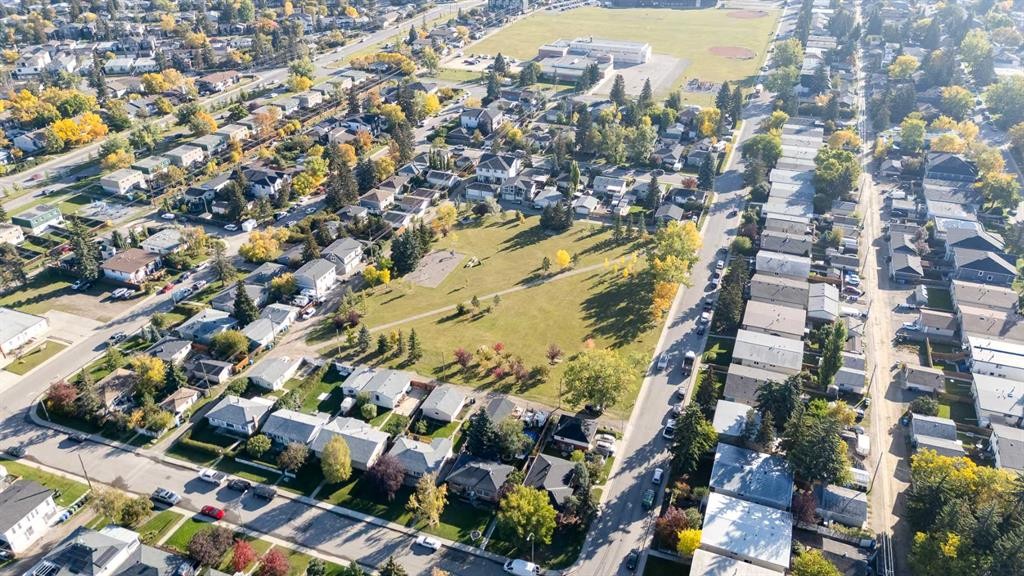 8007 36 Avenue Nw, Calgary, AB