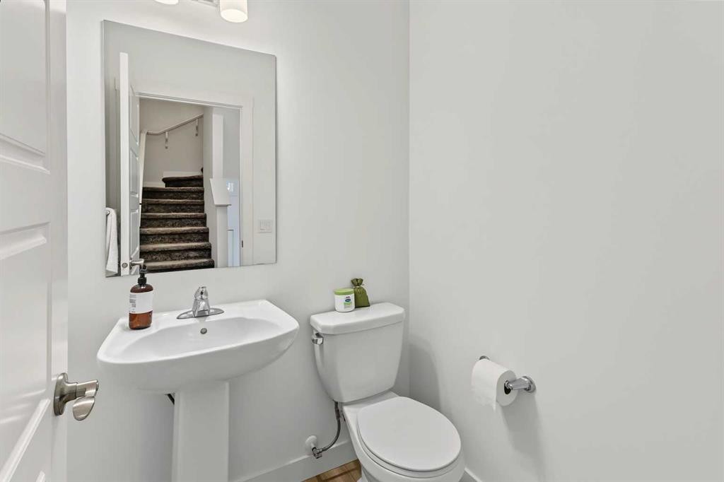 244 Livingston Common Ne, Calgary, AB