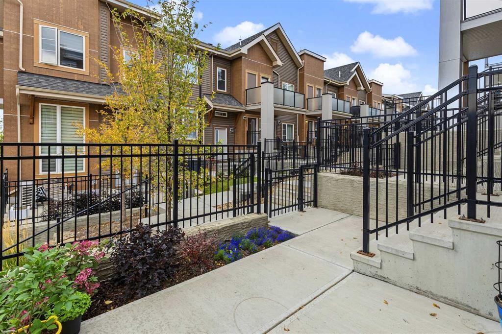244 Livingston Common Ne, Calgary, AB