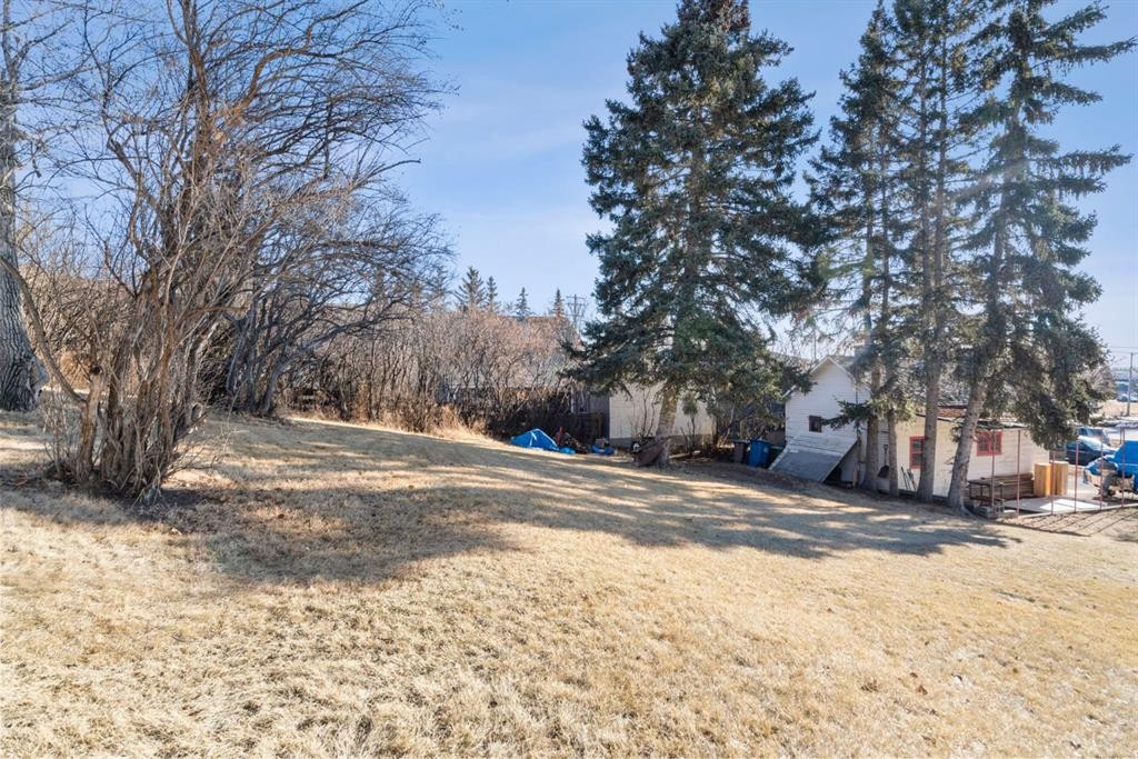 328 Third Street West, Cochrane, AB