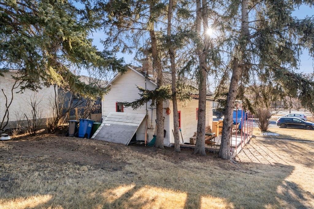 328 Third Street West, Cochrane, AB