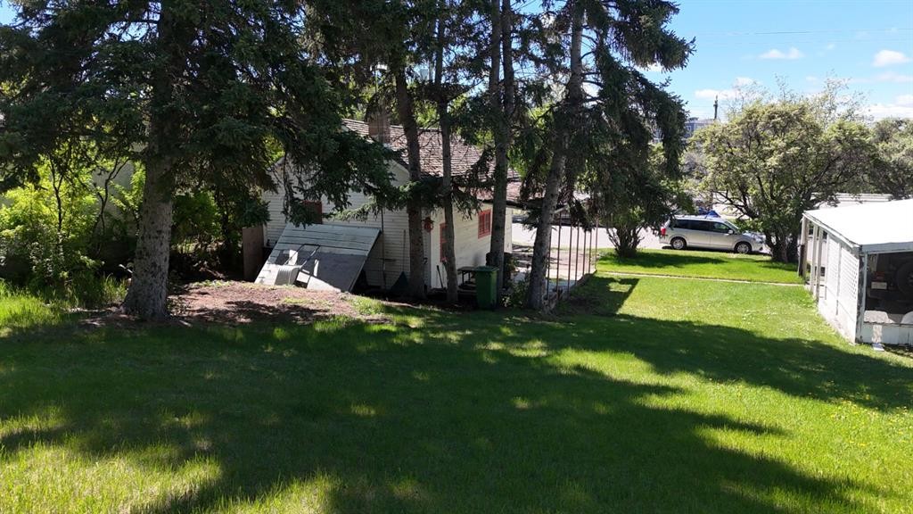328 Third Street West, Cochrane, AB