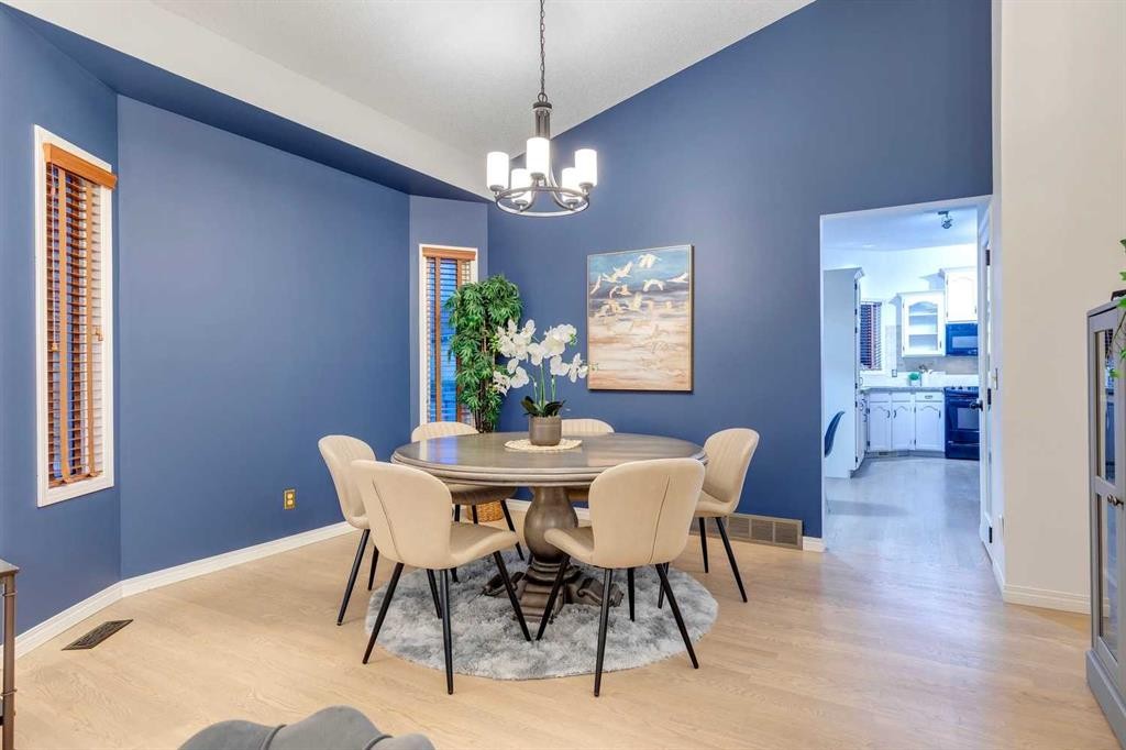 51 Straddock Crescent Sw, Calgary, AB