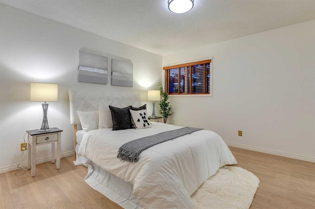 51 Straddock Crescent Sw, Calgary, AB