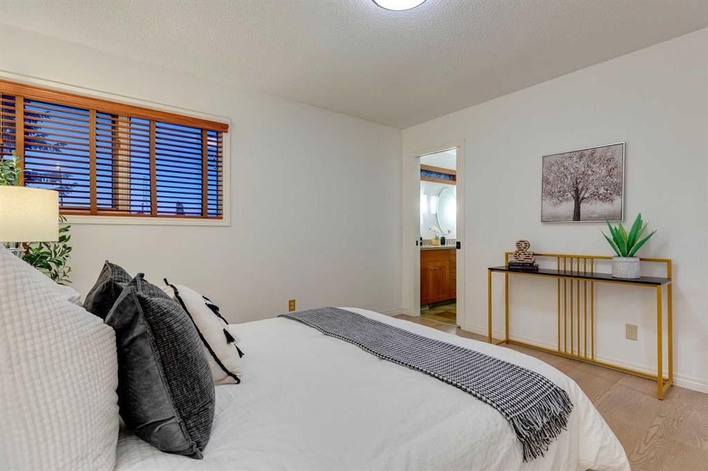 51 Straddock Crescent Sw, Calgary, AB