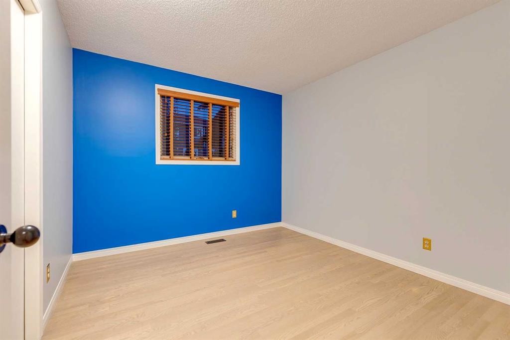 51 Straddock Crescent Sw, Calgary, AB