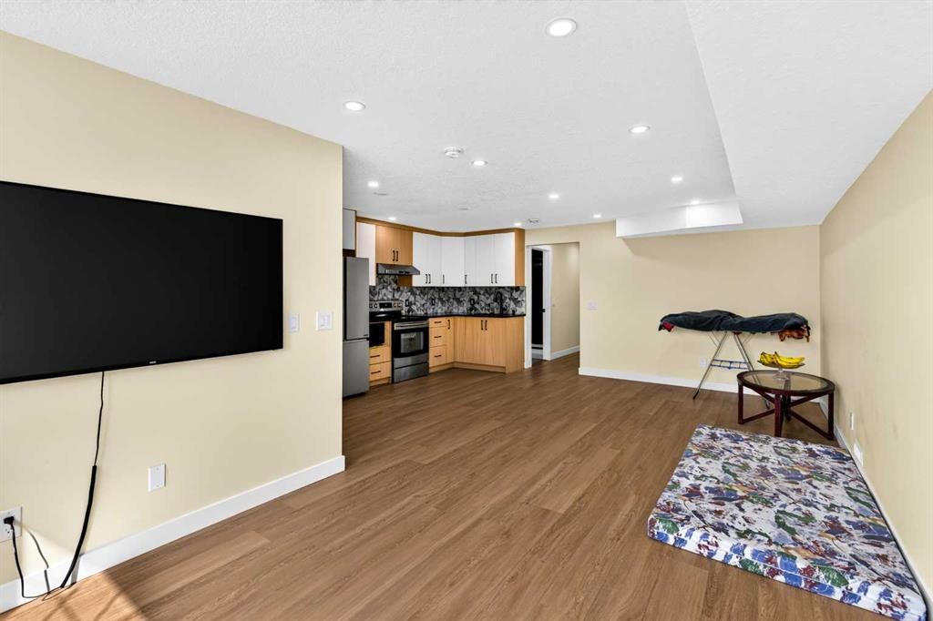 8079 Laguna Way Ne, Calgary, AB