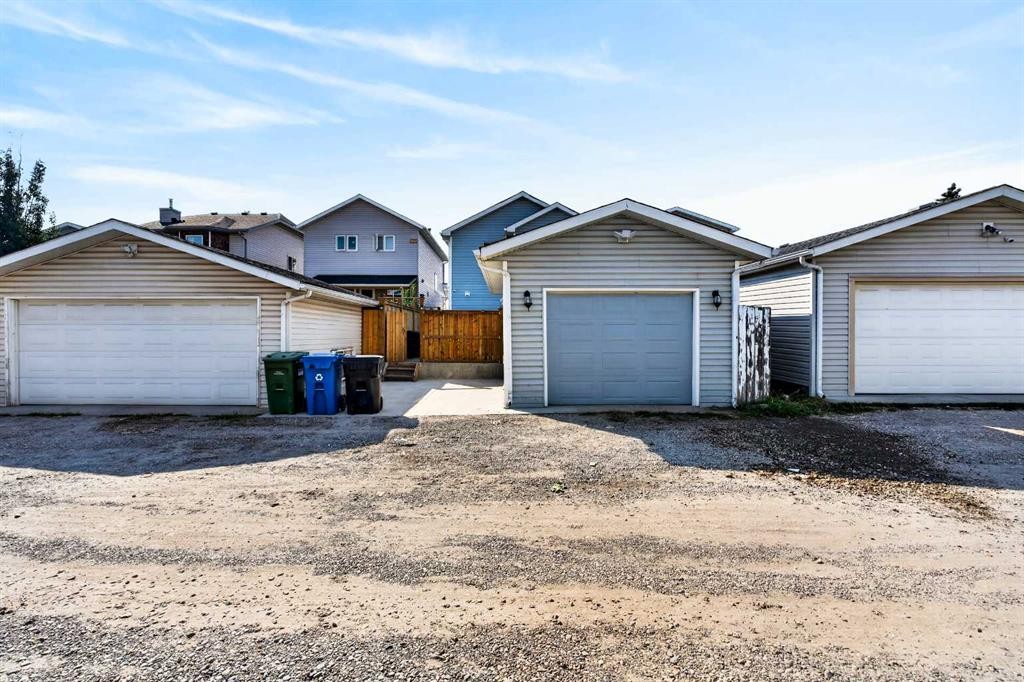 8079 Laguna Way Ne, Calgary, AB