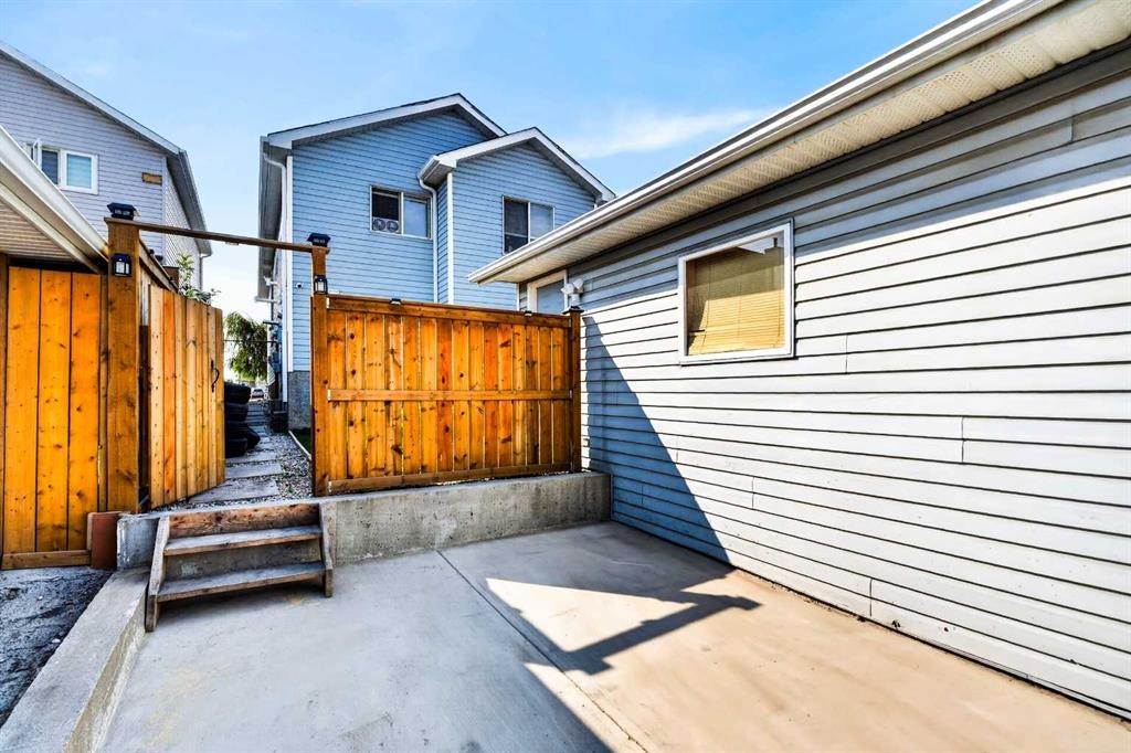 8079 Laguna Way Ne, Calgary, AB