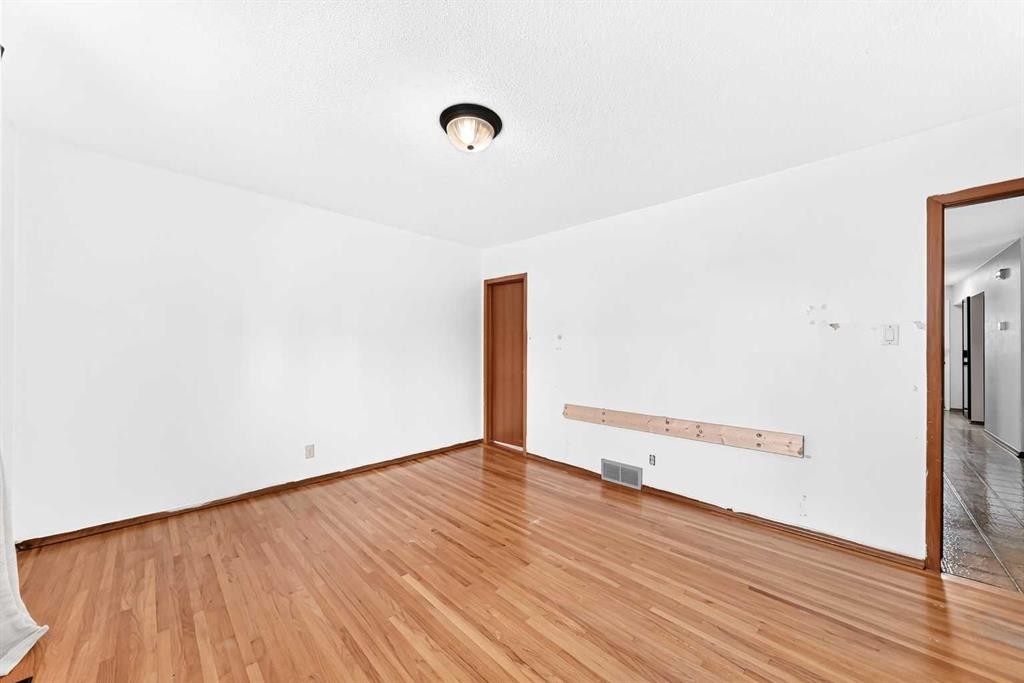 5712 Lakeview Drive Sw, Calgary, AB