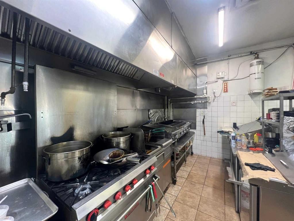 3-2111 Centre Street, Calgary, AB