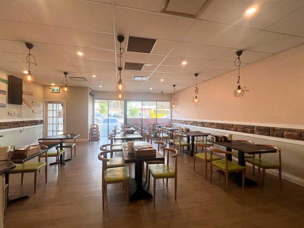 3-2111 Centre Street, Calgary, AB