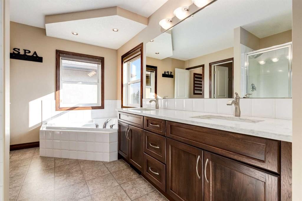 43 Cougar Plateau Circle Sw, Calgary, AB