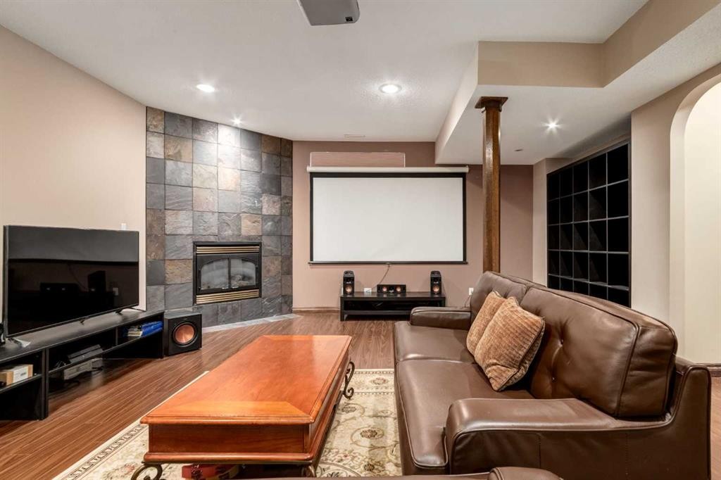 43 Cougar Plateau Circle Sw, Calgary, AB