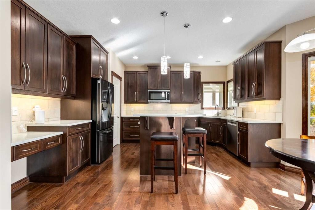 43 Cougar Plateau Circle Sw, Calgary, AB