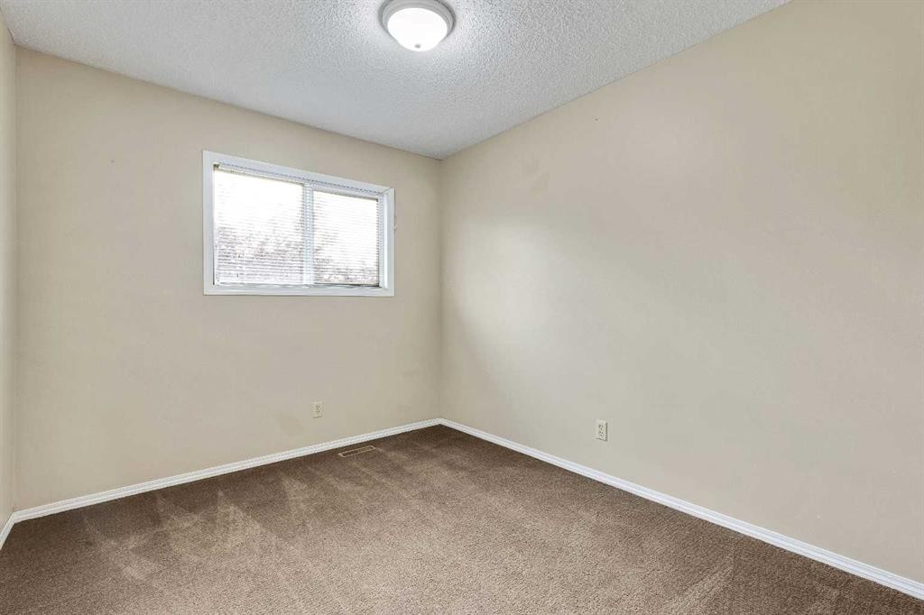 105-107 Elm Place, Okotoks, AB