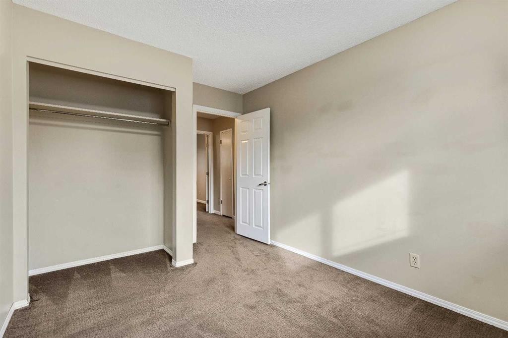 105-107 Elm Place, Okotoks, AB