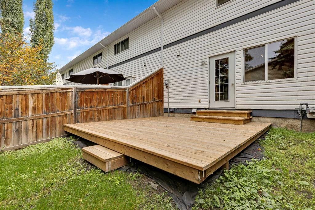 105-107 Elm Place, Okotoks, AB