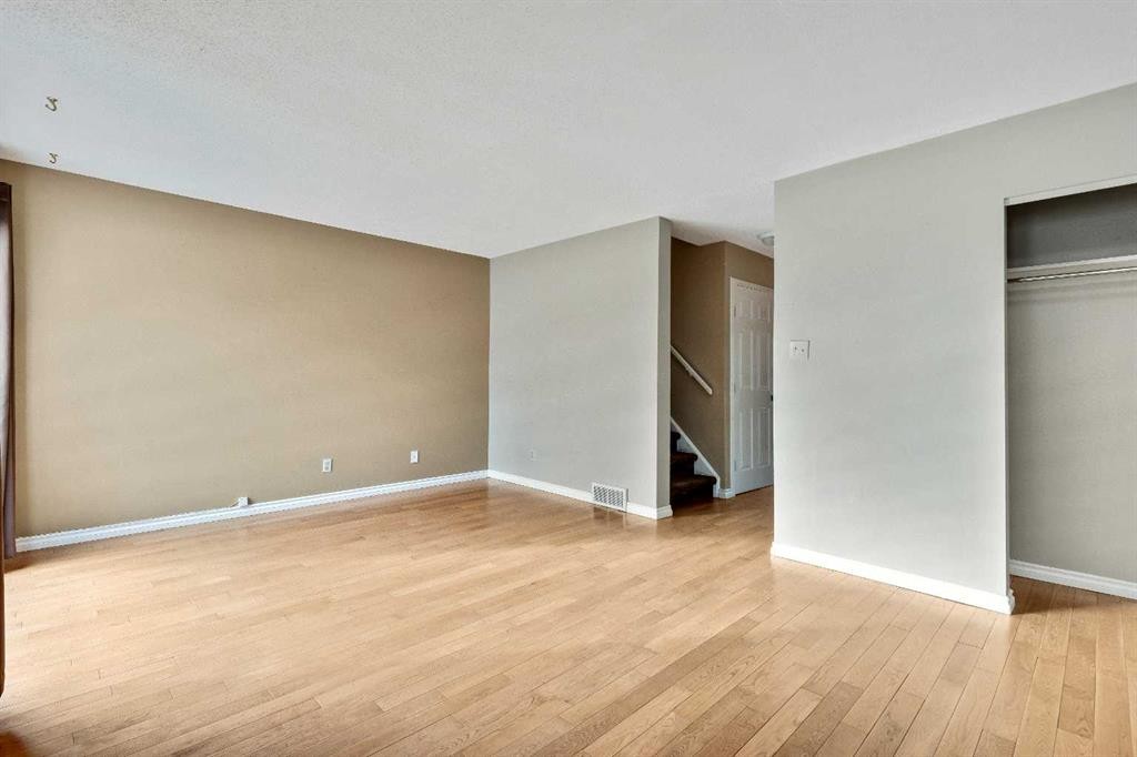 105-107 Elm Place, Okotoks, AB