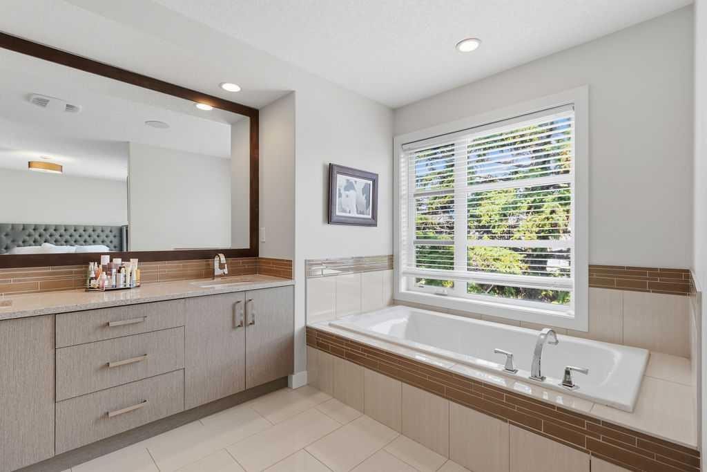 4407 17 Avenue Nw, Calgary, AB