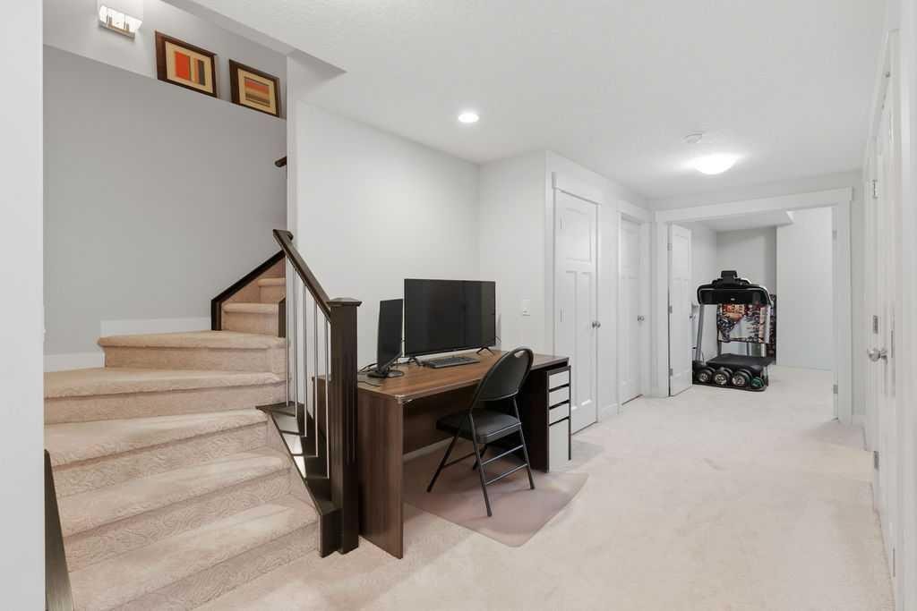 4407 17 Avenue Nw, Calgary, AB