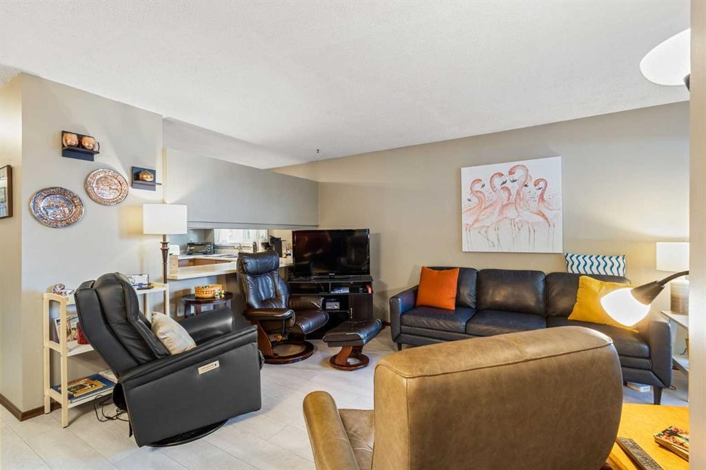 16-3015 51 Street Sw, Calgary, AB