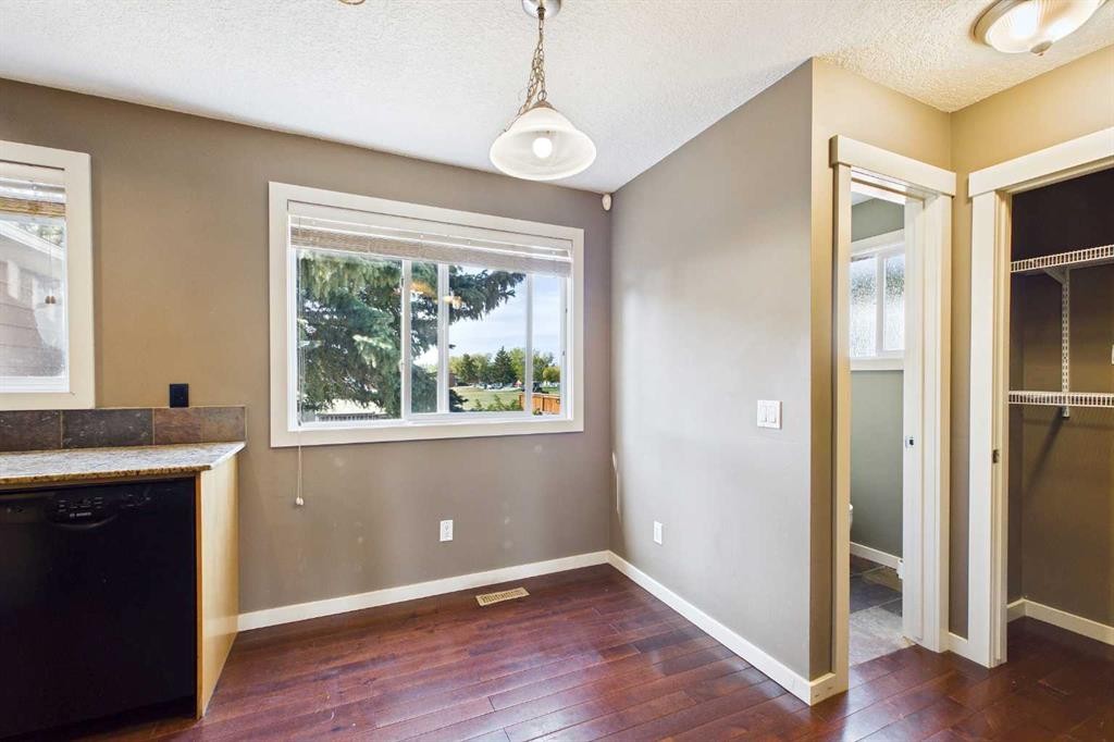 17 Deermeade Road Se, Calgary, AB