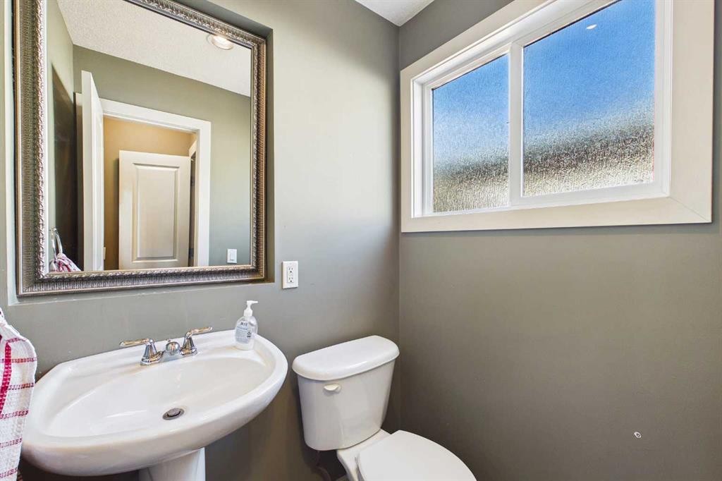 17 Deermeade Road Se, Calgary, AB