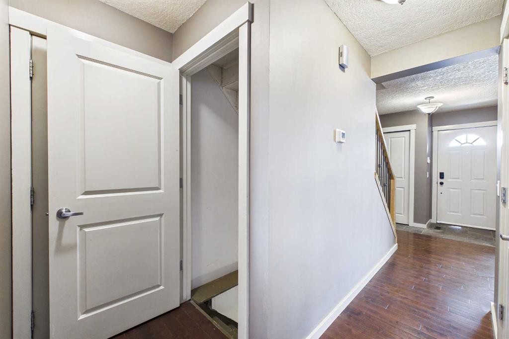 17 Deermeade Road Se, Calgary, AB