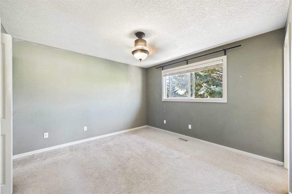 17 Deermeade Road Se, Calgary, AB