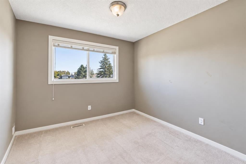 17 Deermeade Road Se, Calgary, AB