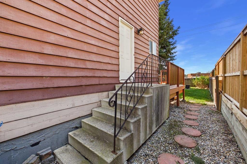 17 Deermeade Road Se, Calgary, AB