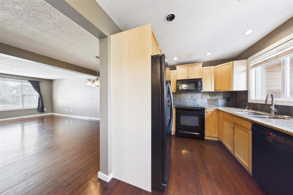 17 Deermeade Road Se, Calgary, AB