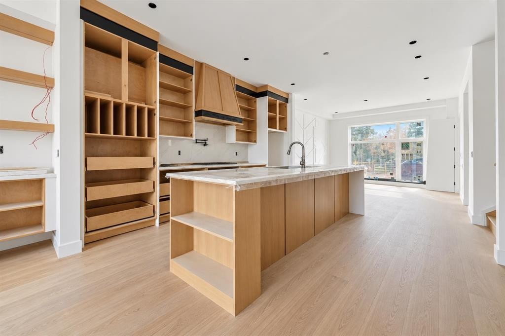 8623 48 Avenue Nw, Calgary, AB